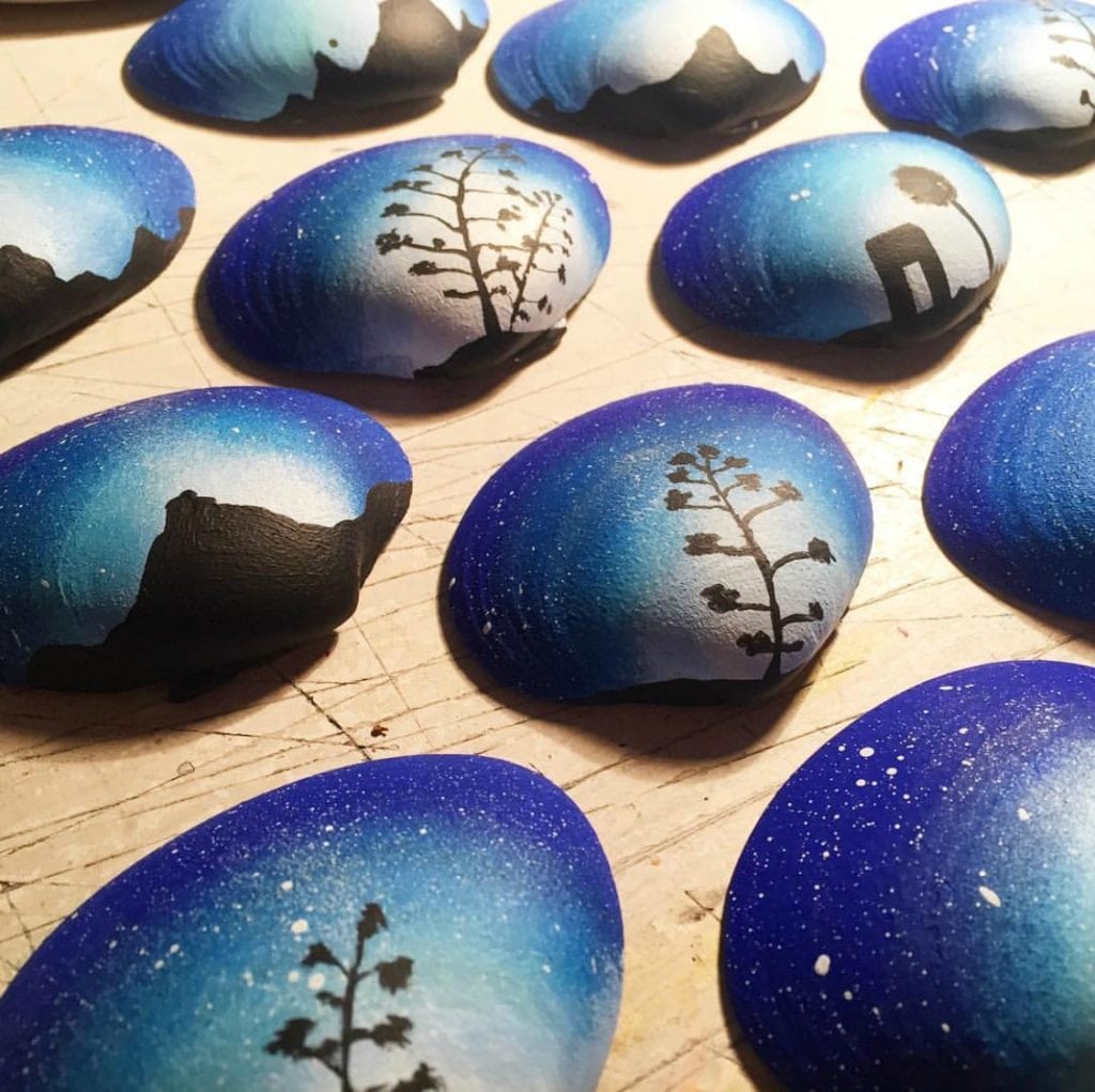 Silhouette paintings on seashells