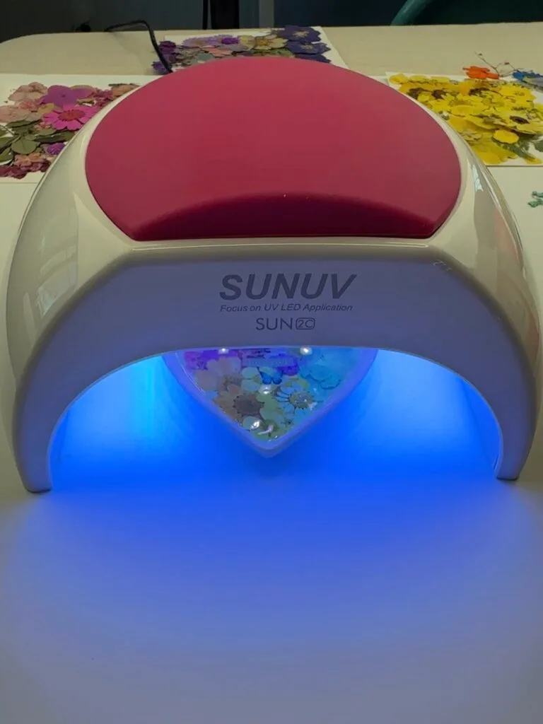 cure uv resin with a uv lamp