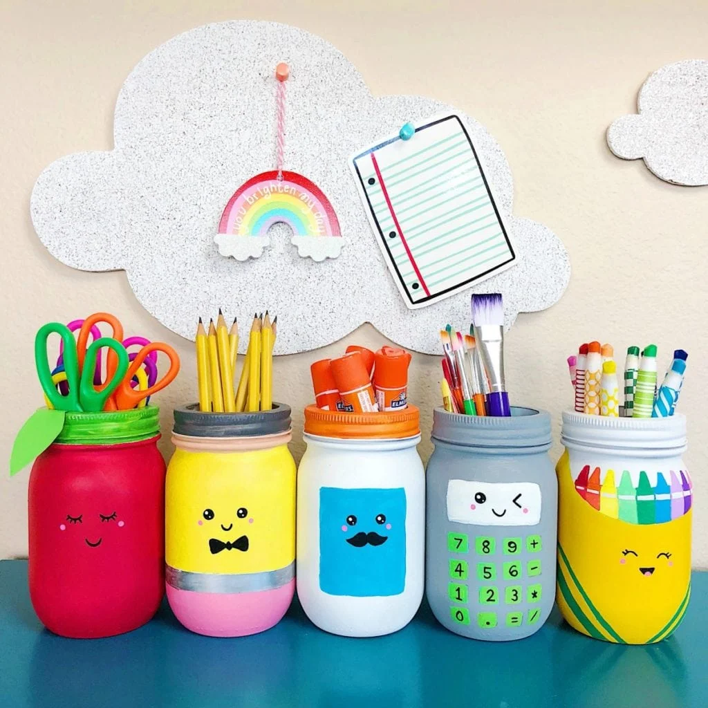 School Mason Jars Craft for back-to-school, teacher appreciation, teachers gifts and classroom decor.